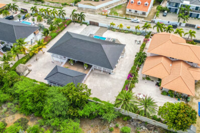 Luxe Villa met Zwembad en Appartement op Vista Royal te Koop